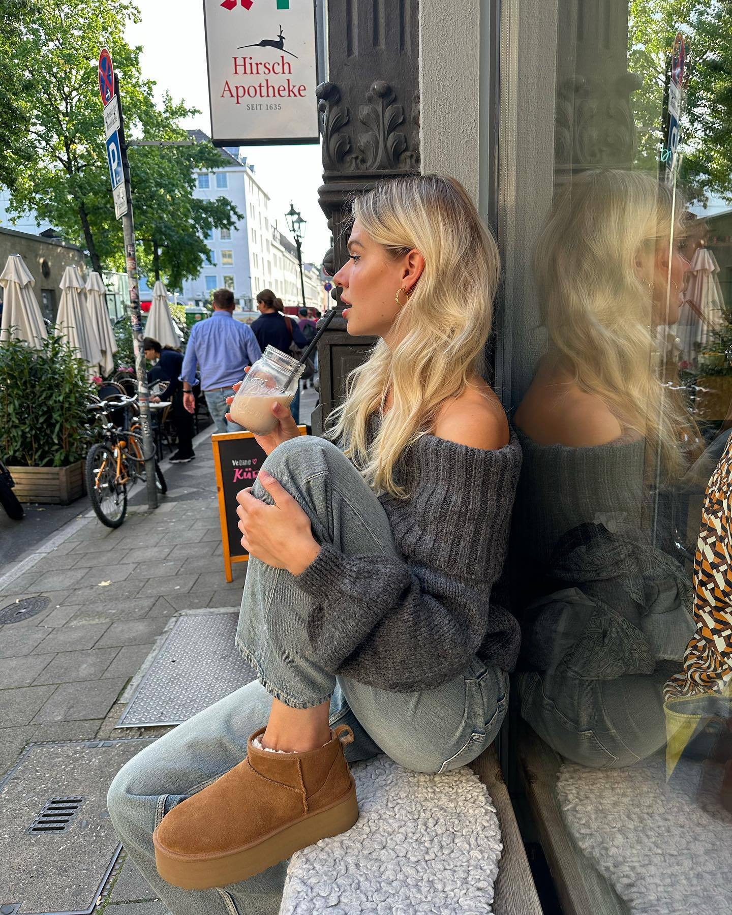 Soof - Off-shoulder Sweater